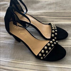 Unisa heels with pearls